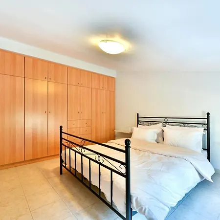 Aura House Σκροπονέρια